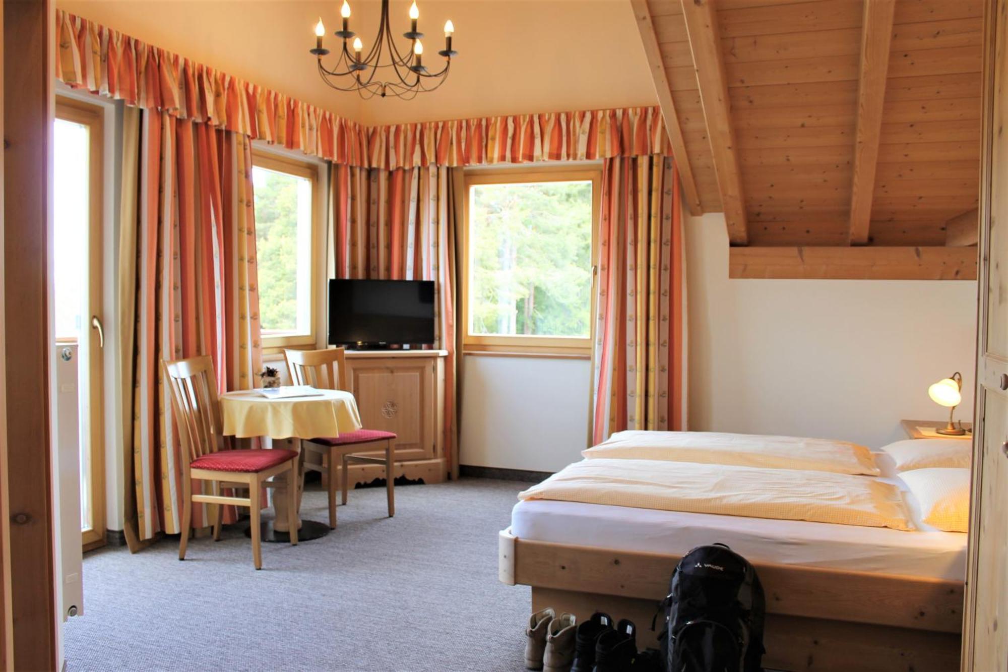 Hotel Landgasthof Laerchenwald คอลเลปิเอตรา ภายนอก รูปภาพ